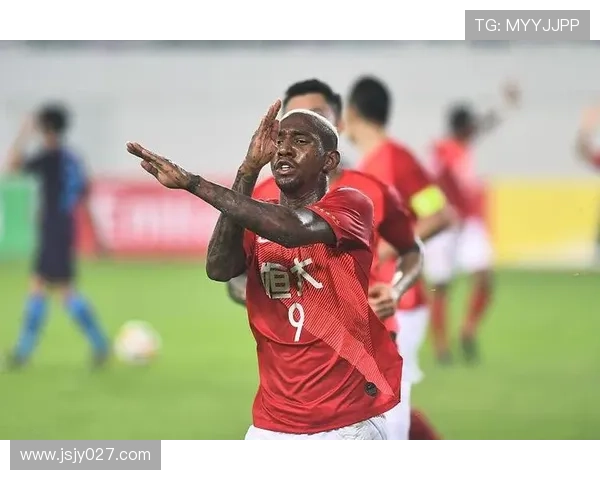 陈蒲边路停球失误摔倒引发球迷不满表现低迷遭热议